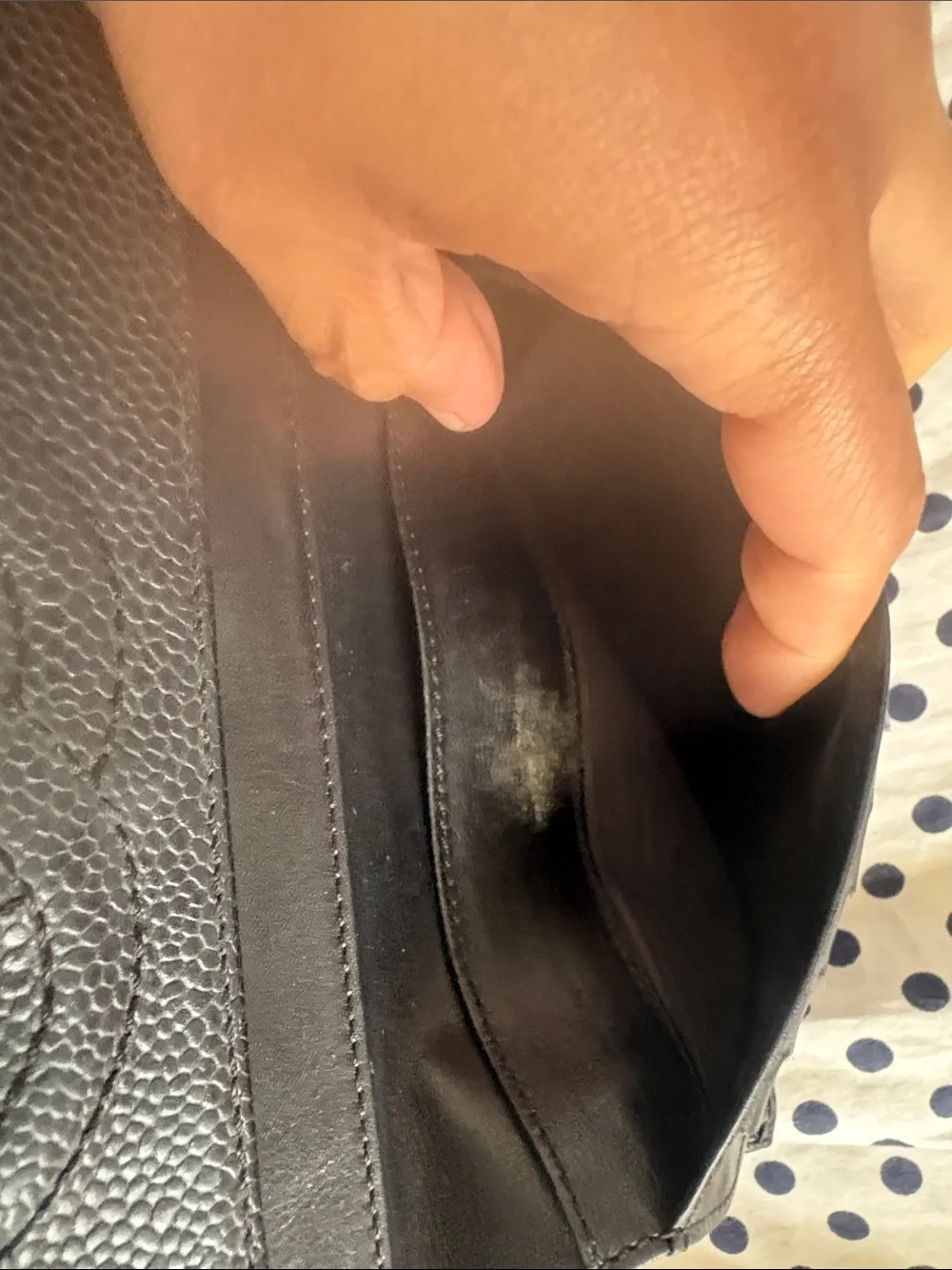 CHANEL Black CC Logo Wallet in Caviar Leather - Picture 5 of 11